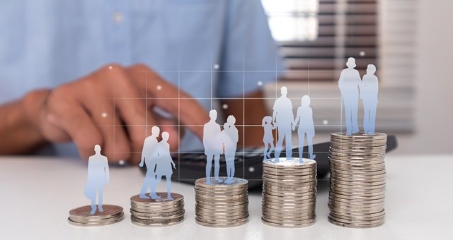 お金を貯める方法は？学生、40代など年代別に解説