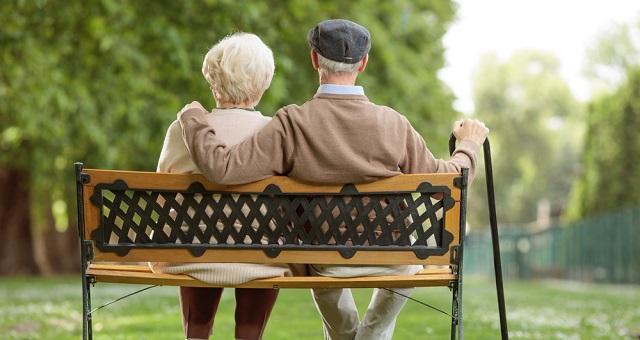 上手に老後に備えよう　夫婦二人で厚生年金に加入するメリットとデメリットを検証