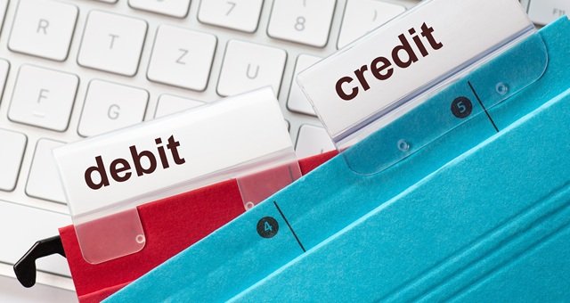 クレカ払いVSデビット払い──どちらが家計管理に向いている?